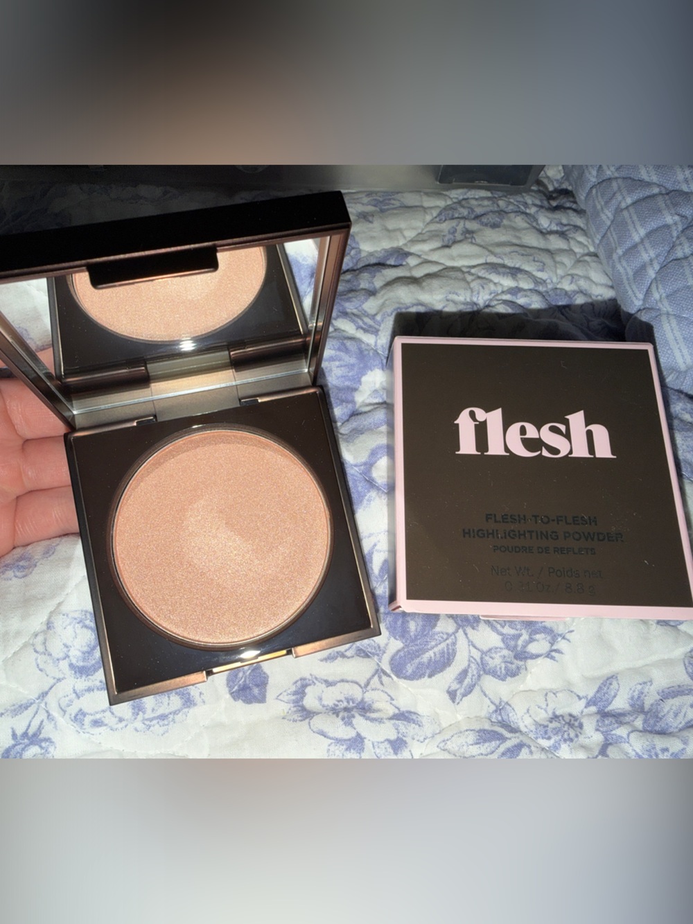 Flesh To Flesh Illuminating Highlighter - Warm Champagne Glow